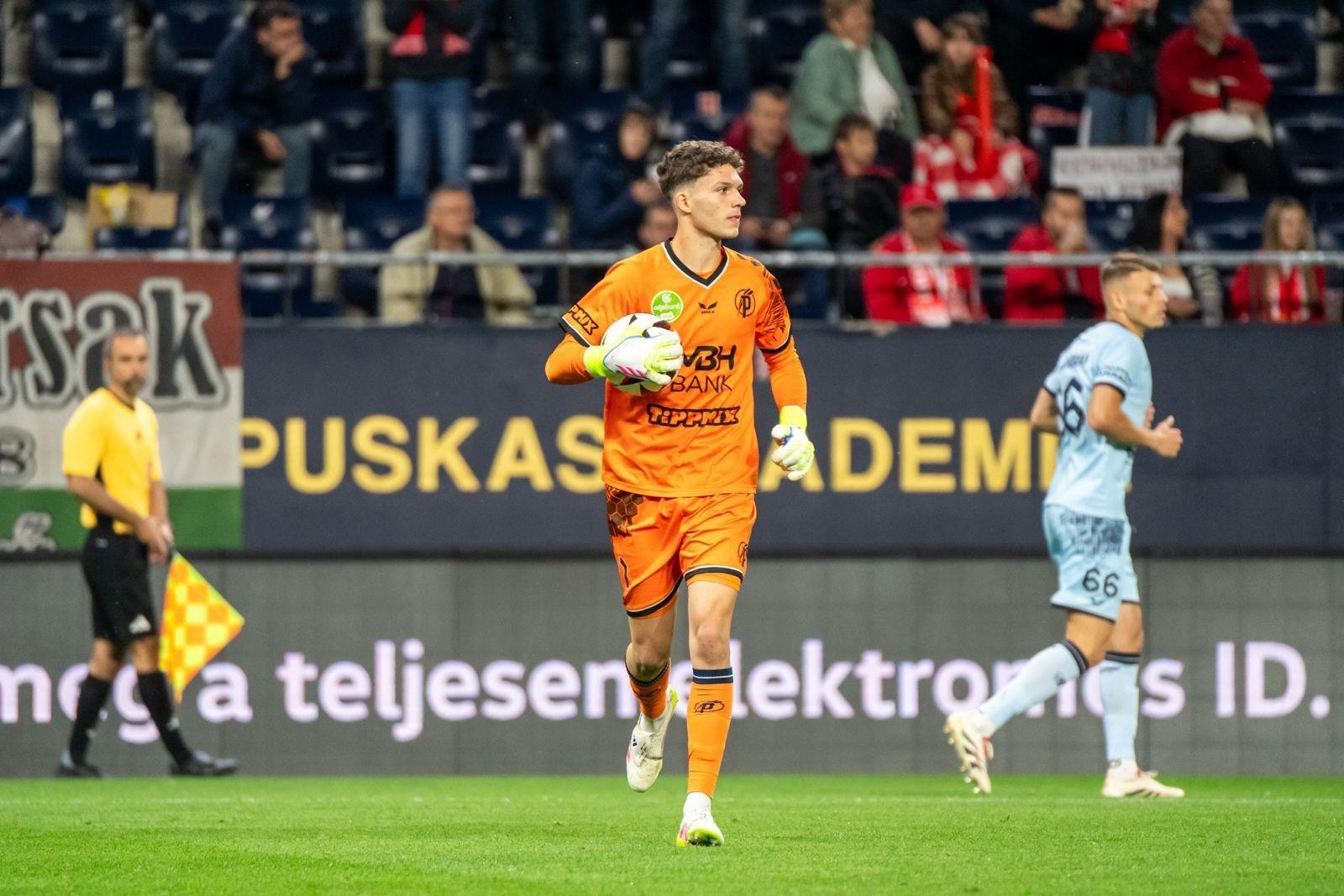 爱游戏体育官网-最新意甲球员工资数据更新与薪酬分布分析